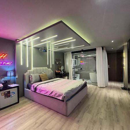 Hotel M&H Cinema Ho Chi Minh Zewnętrze zdjęcie
